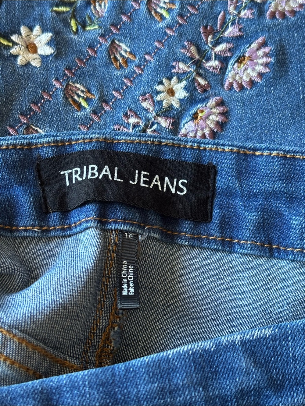 Tribal Jeans | Wildflower Embroidered | Raw Hem | Size 16 - Picture 4 of 6